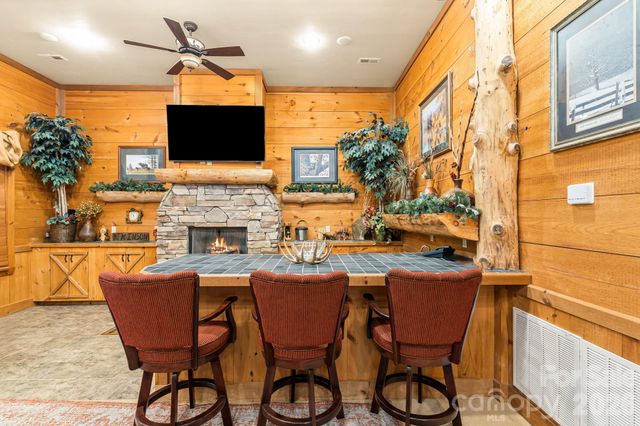 300 Falls View Drive, Lake Toxaway, NC 28774
