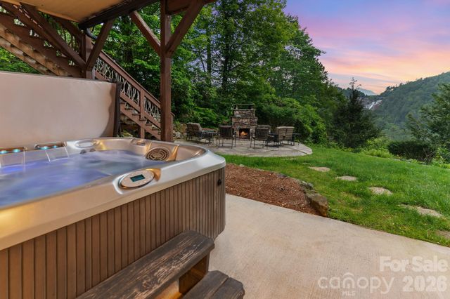 300 Falls View Drive, Lake Toxaway, NC 28774