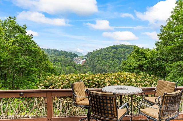 300 Falls View Drive, Lake Toxaway, NC 28774