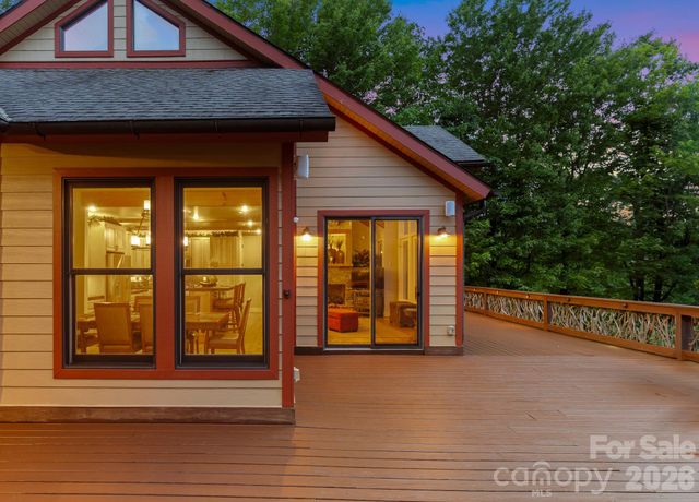 300 Falls View Drive, Lake Toxaway, NC 28774