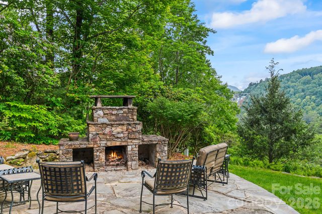 300 Falls View Drive, Lake Toxaway, NC 28774