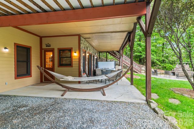 300 Falls View Drive, Lake Toxaway, NC 28774