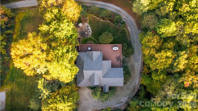 300 Falls View Drive, Lake Toxaway, NC 28774