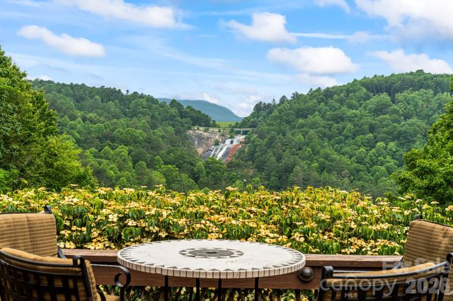 300 Falls View Drive, Lake Toxaway, NC 28774