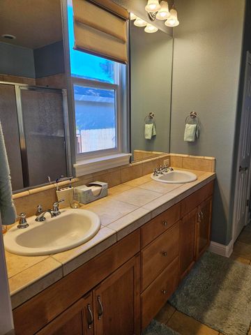 3366 Old Lantern Drive, Redding, CA 96003