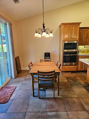 3366 Old Lantern Drive, Redding, CA 96003