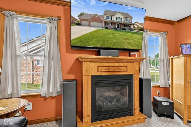 4009 S Loganberry Court, New Palestine, IN 46163