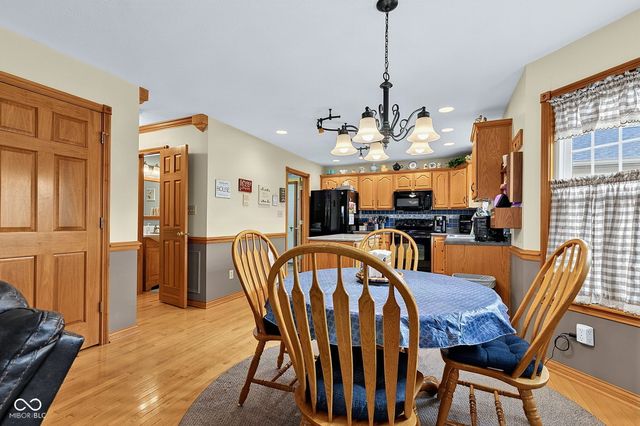 4009 S Loganberry Court, New Palestine, IN 46163