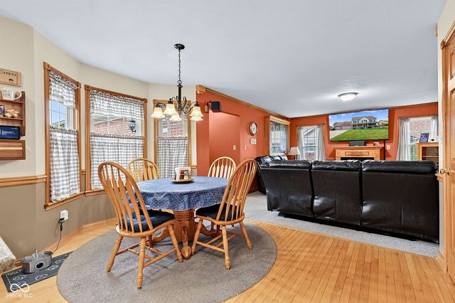 4009 S Loganberry Court, New Palestine, IN 46163