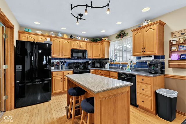 4009 S Loganberry Court, New Palestine, IN 46163