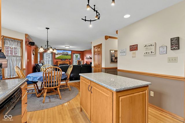 4009 S Loganberry Court, New Palestine, IN 46163