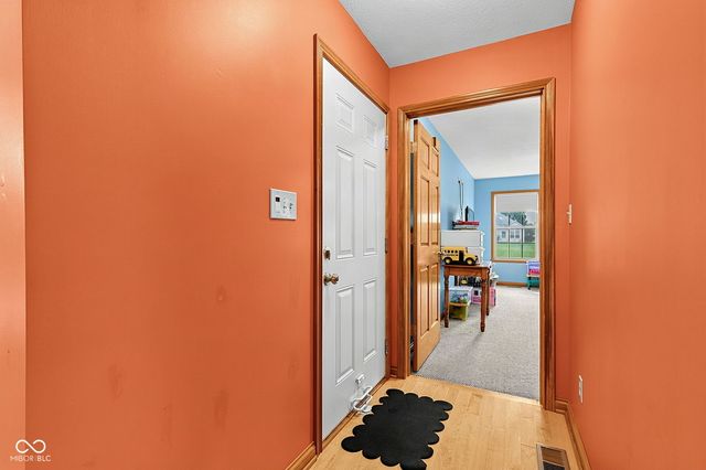 4009 S Loganberry Court, New Palestine, IN 46163