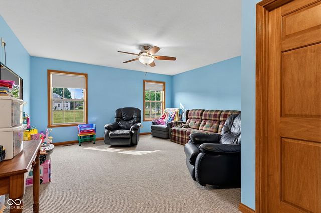 4009 S Loganberry Court, New Palestine, IN 46163