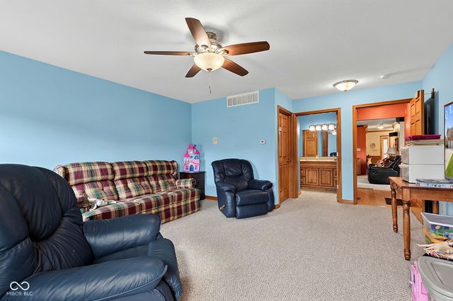4009 S Loganberry Court, New Palestine, IN 46163