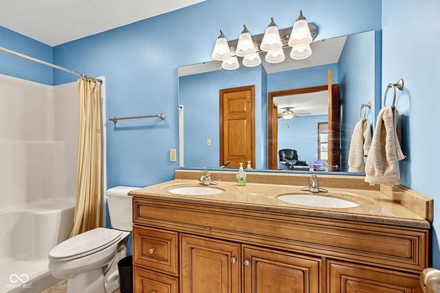 4009 S Loganberry Court, New Palestine, IN 46163
