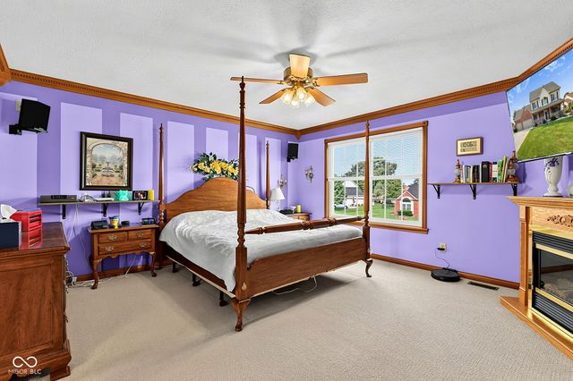 4009 S Loganberry Court, New Palestine, IN 46163