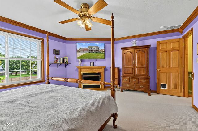 4009 S Loganberry Court, New Palestine, IN 46163