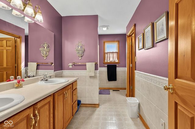 4009 S Loganberry Court, New Palestine, IN 46163