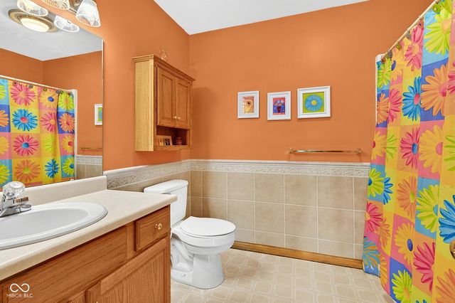 4009 S Loganberry Court, New Palestine, IN 46163