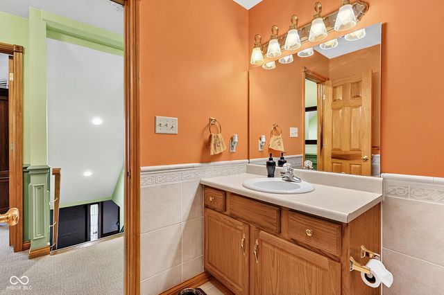 4009 S Loganberry Court, New Palestine, IN 46163