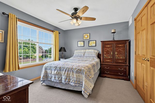 4009 S Loganberry Court, New Palestine, IN 46163