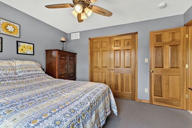 4009 S Loganberry Court, New Palestine, IN 46163