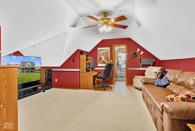 4009 S Loganberry Court, New Palestine, IN 46163