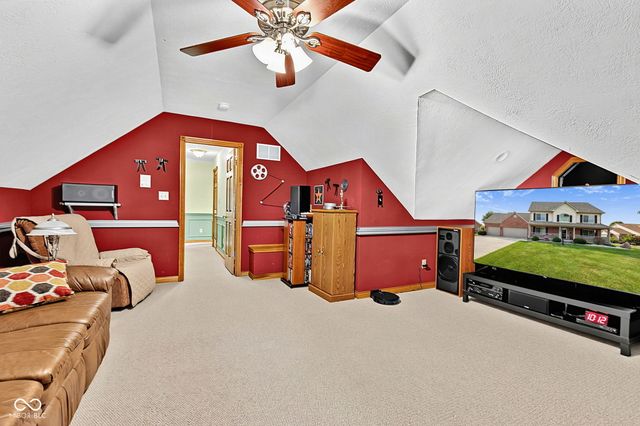 4009 S Loganberry Court, New Palestine, IN 46163