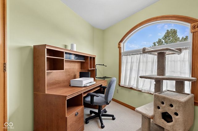 4009 S Loganberry Court, New Palestine, IN 46163