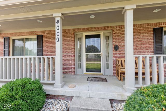 4009 S Loganberry Court, New Palestine, IN 46163