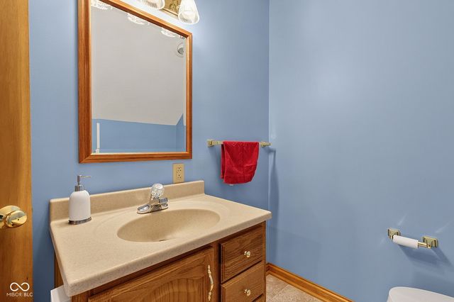 4009 S Loganberry Court, New Palestine, IN 46163