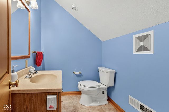4009 S Loganberry Court, New Palestine, IN 46163
