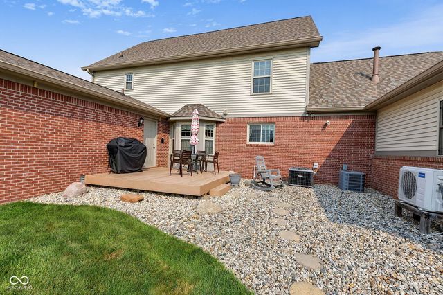 4009 S Loganberry Court, New Palestine, IN 46163
