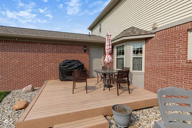 4009 S Loganberry Court, New Palestine, IN 46163