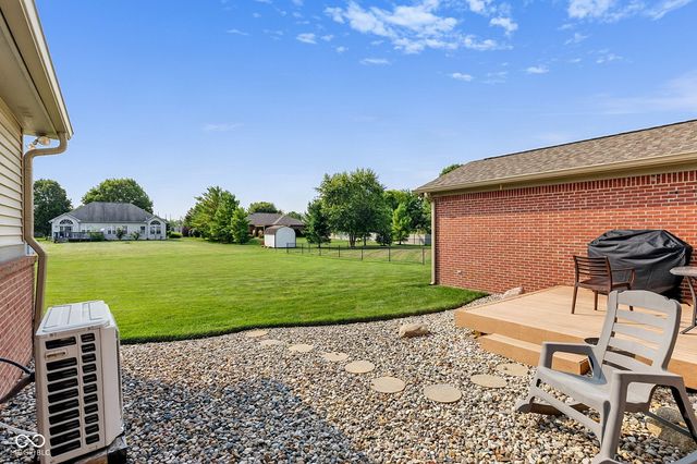 4009 S Loganberry Court, New Palestine, IN 46163
