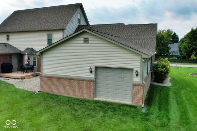 4009 S Loganberry Court, New Palestine, IN 46163