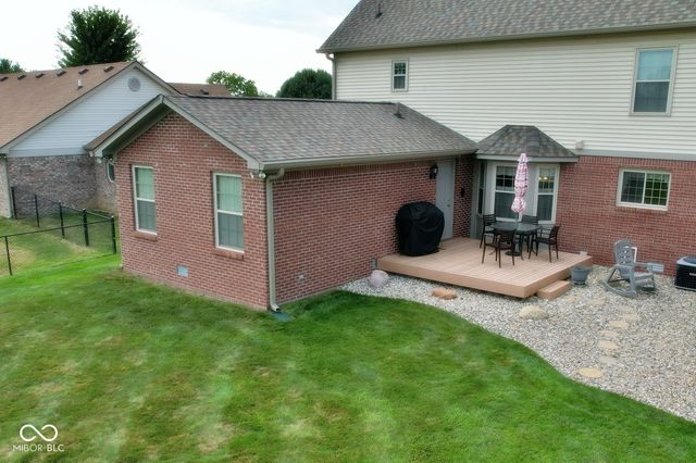 4009 S Loganberry Court, New Palestine, IN 46163