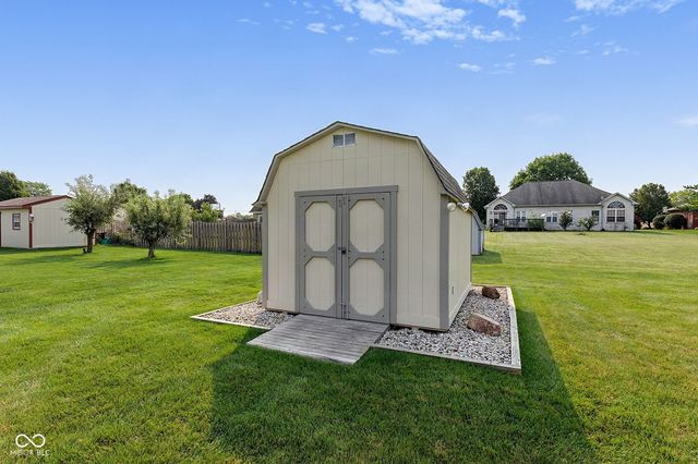 4009 S Loganberry Court, New Palestine, IN 46163