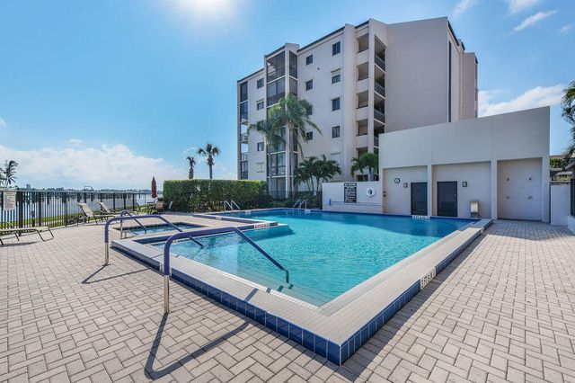 11370 Twelve Oaks Way 614, North Palm Beach, FL 33408