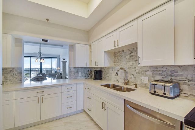 11370 Twelve Oaks Way 614, North Palm Beach, FL 33408