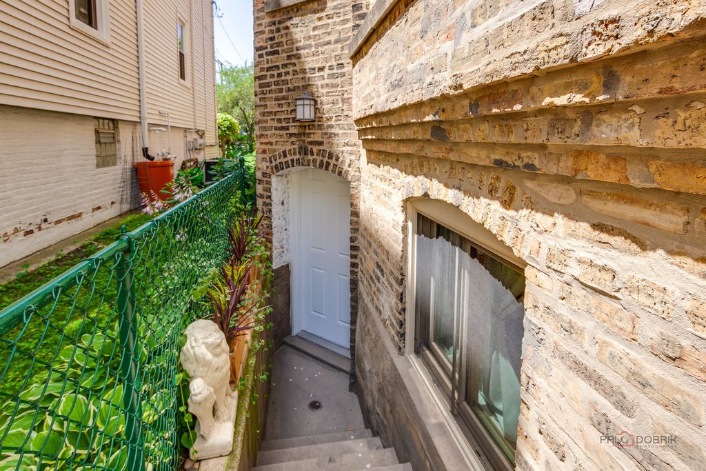 4448 N Tripp Avenue, Chicago, IL 60630 — photo 3