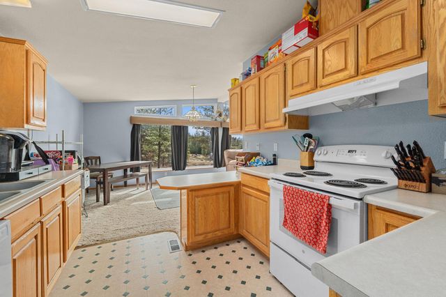 1076 Starvation Lake Rd, Colville, WA 99114