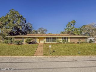 8652 VILLA SAN JOSE Drive E, Jacksonville, FL 32217