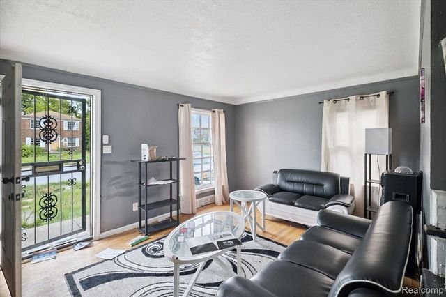 19389 Hoover Street, Detroit, MI 48205