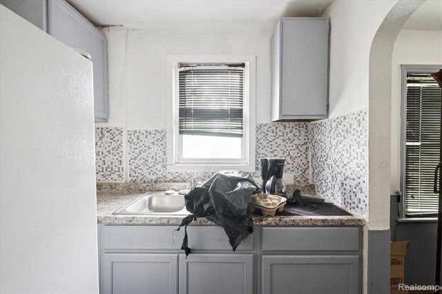 19389 Hoover Street, Detroit, MI 48205