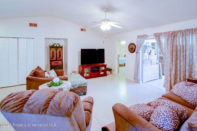 7403 Heather Walk Drive, Weeki Wachee, FL 34613