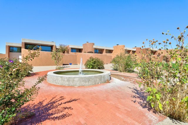 13 TENNIS Court NW, Albuquerque, NM 87120