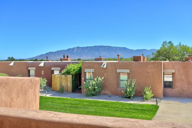 13 TENNIS Court NW, Albuquerque, NM 87120