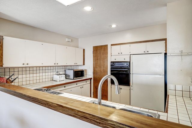 13 TENNIS Court NW, Albuquerque, NM 87120