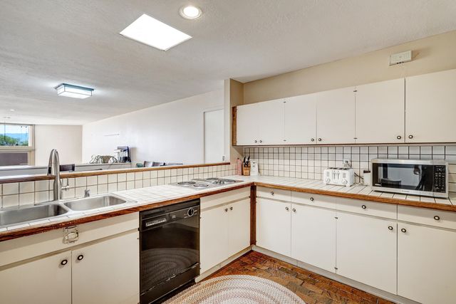 13 TENNIS Court NW, Albuquerque, NM 87120